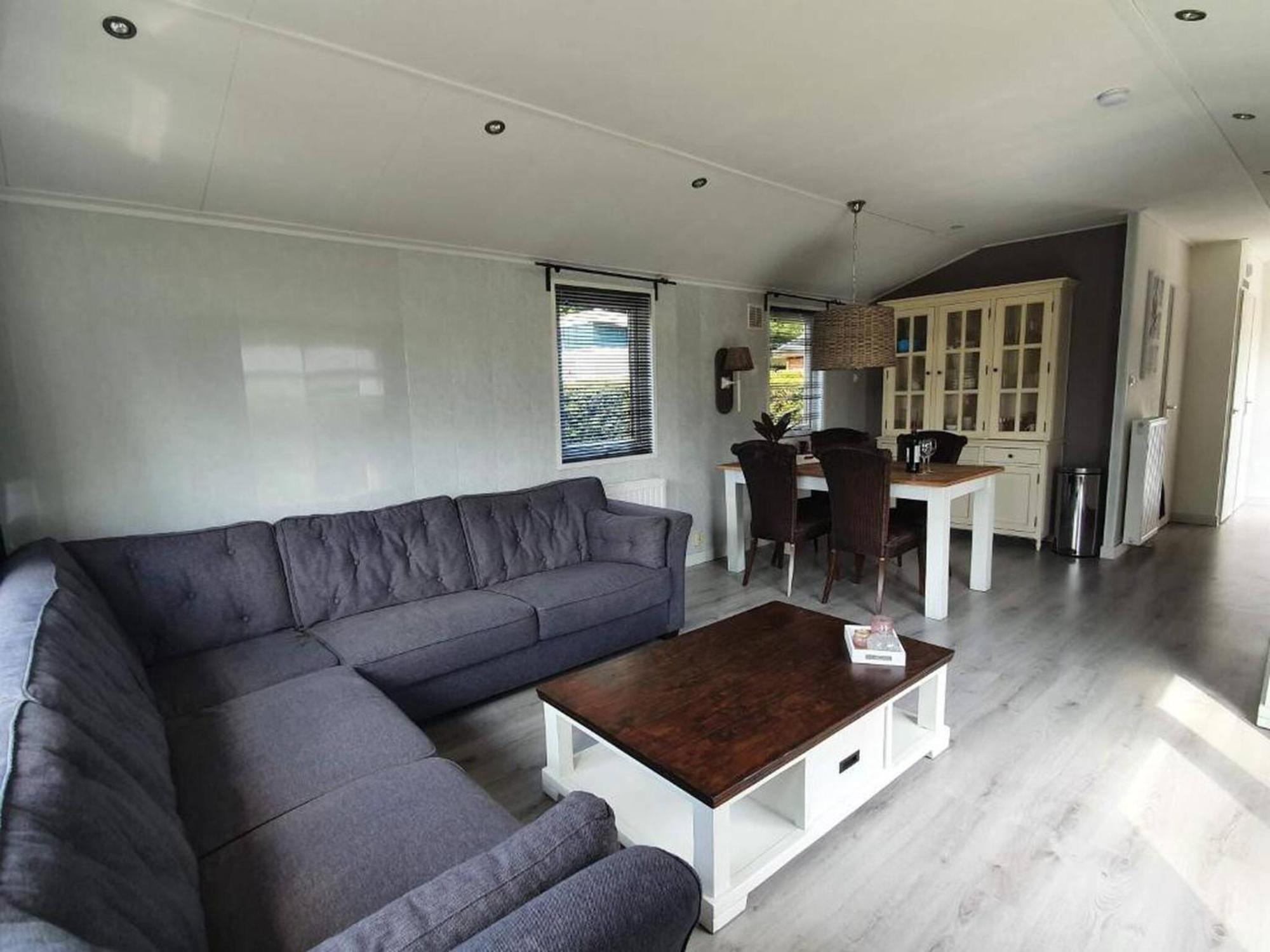 Charming 4p W Private Parking Chalet Putten