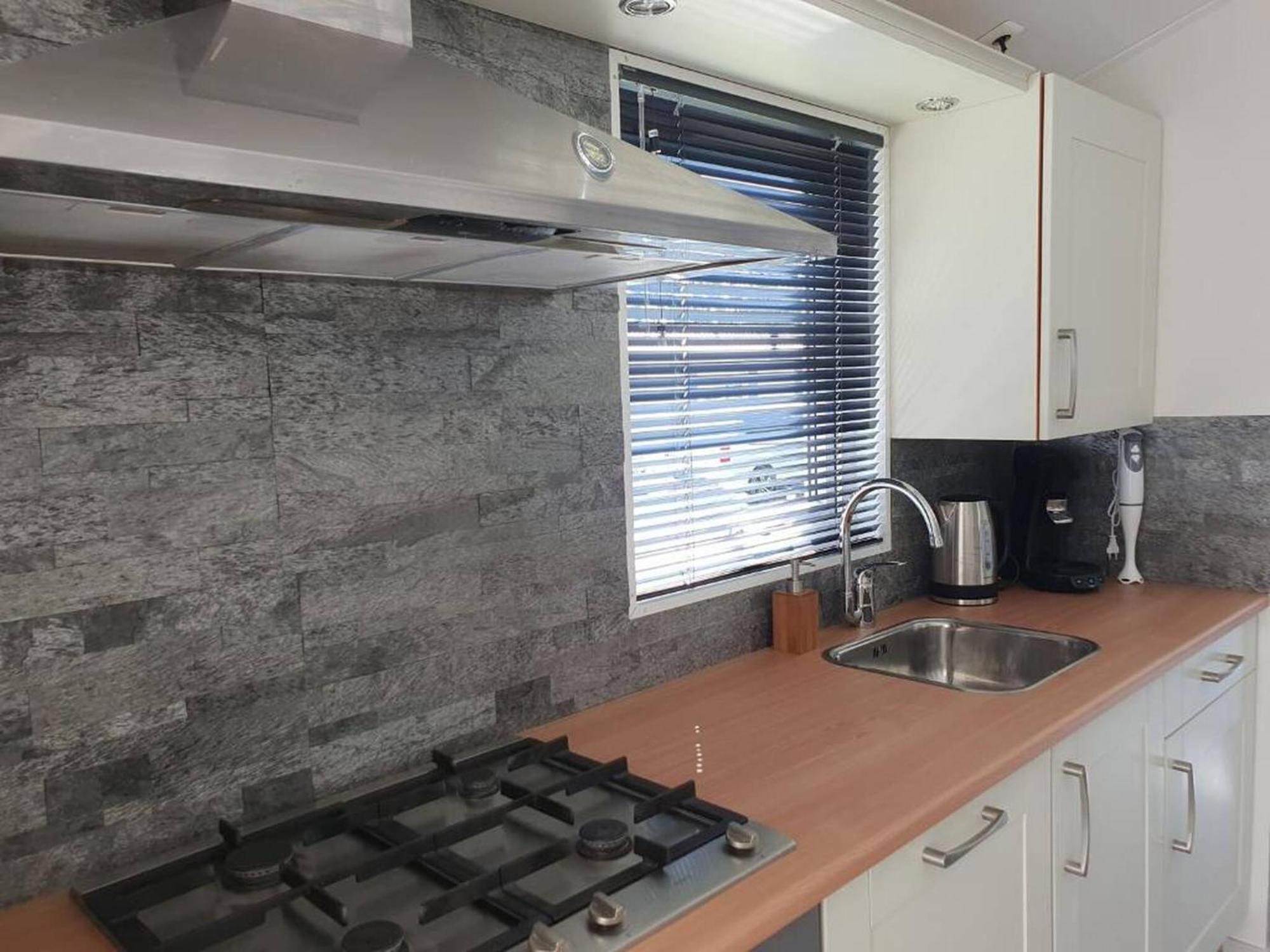 Charming 4p W Private Parking * Putten